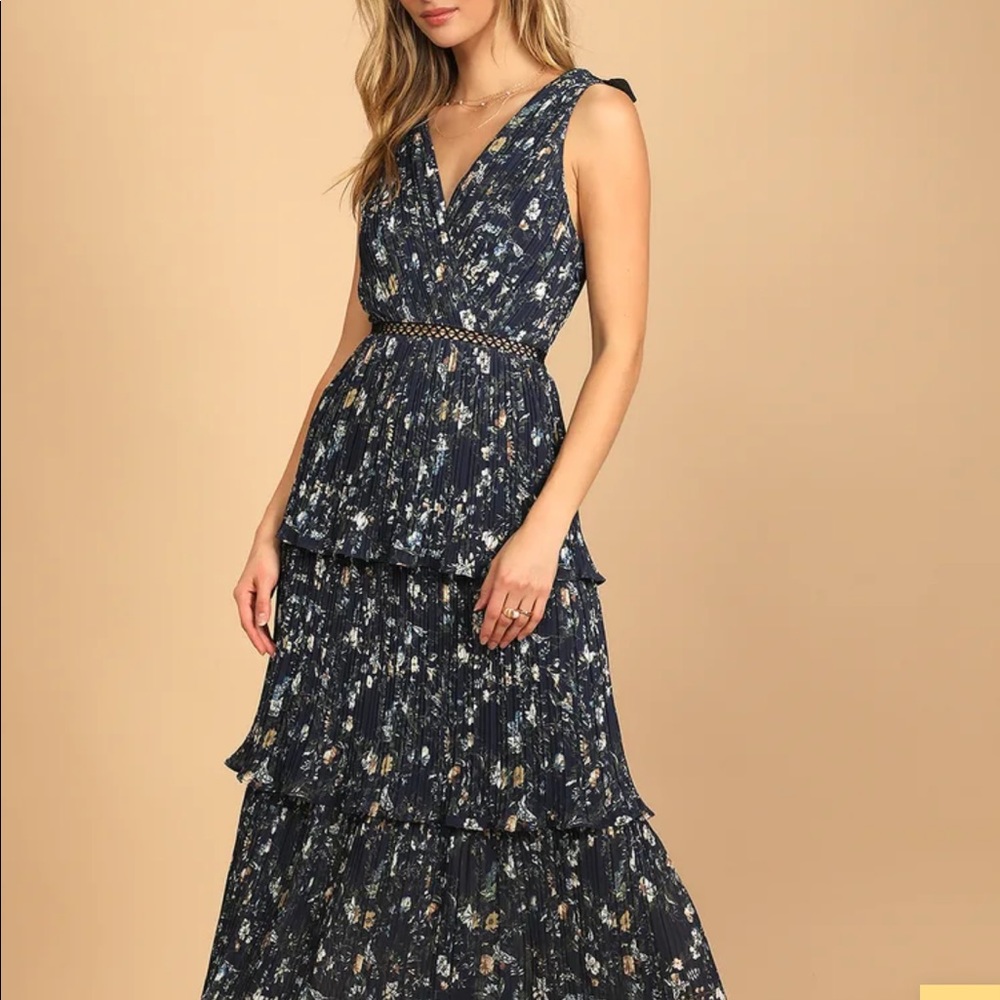 Lulus Such Sophistication Navy Blue Floral Print Pleated Maxi Dress.